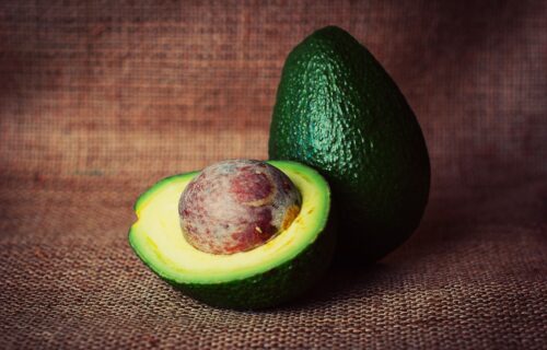 Can we eat avocado pits?